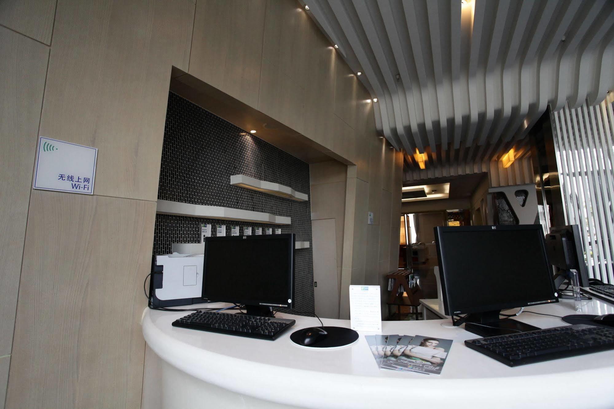 Holiday Inn Express Shanghai New Hongqiao, An Ihg Hotel Εξωτερικό φωτογραφία